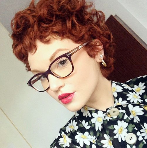 Romantic short curly hairstyle