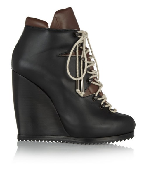 Lace-up ankle boots made of leather with laces