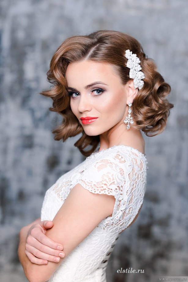 Glamorous wedding hairstyle for medium hair