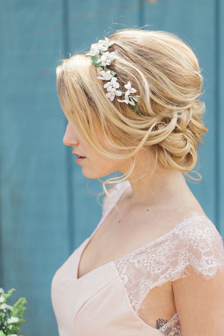 15 hairstyles with flower crowns for the wedding