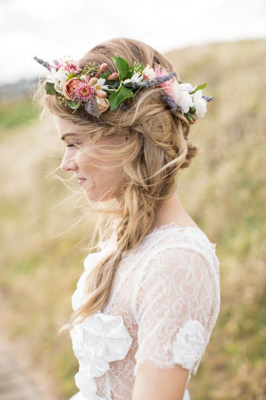 15 hairstyles with flower crowns for the wedding