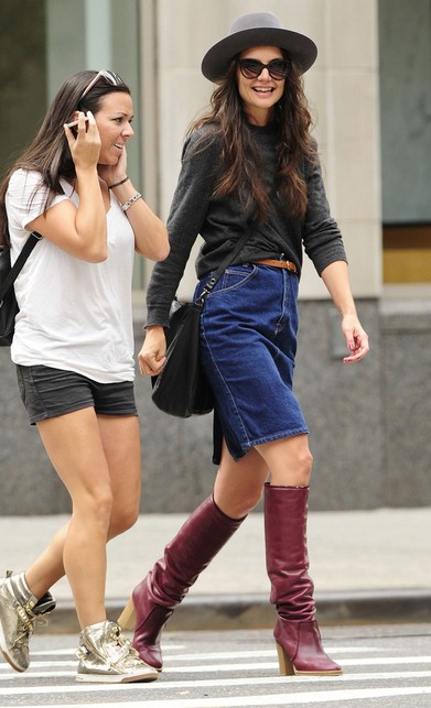 Katie Holmes & # 39; knee high boots