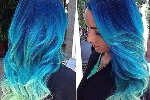 Long wavy blue ombre hair