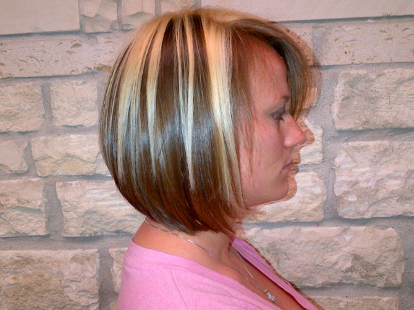 Short bob hairstyle for two-tone hair