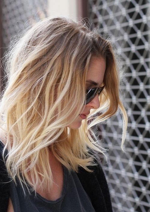 Medium layered hairstyle for blonde ombre hair