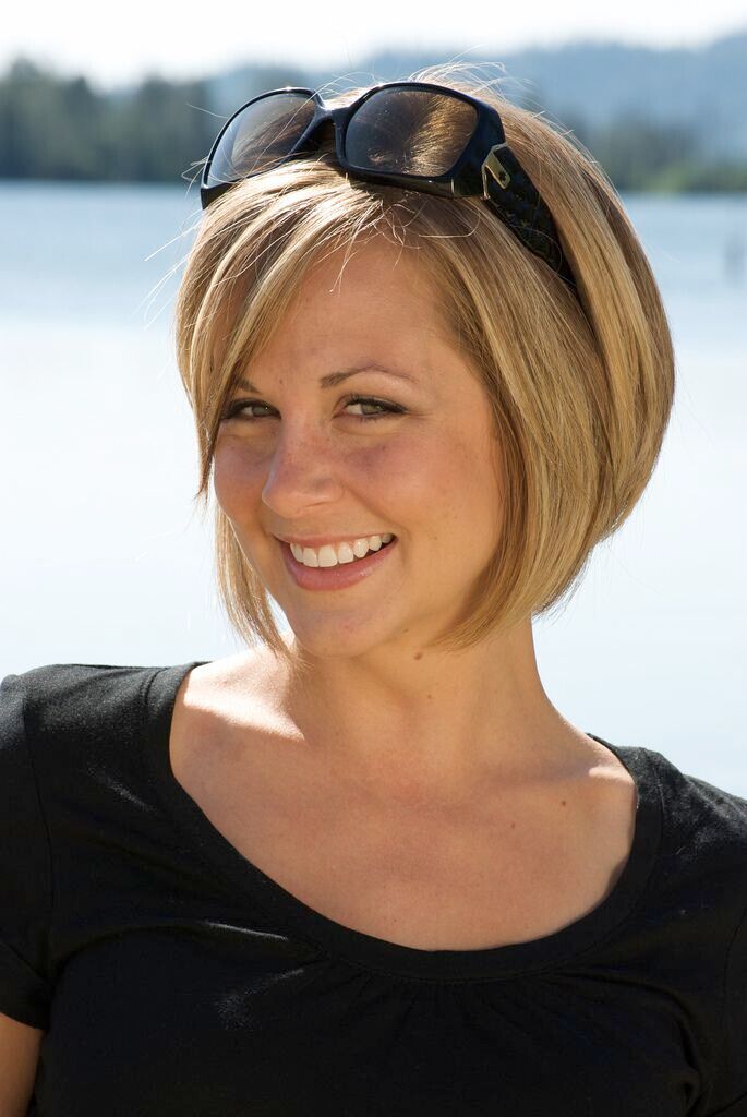 Nice straight bob haircut for blonde hair