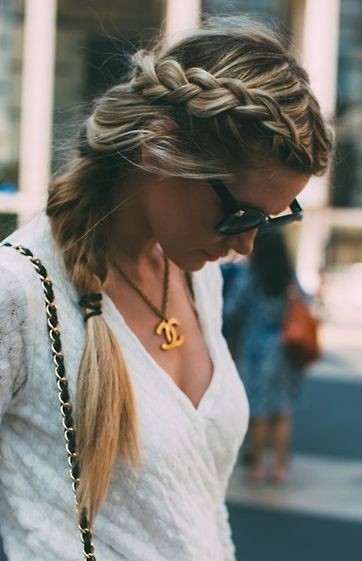 Perfect side braid hairstyle for autumn and winter