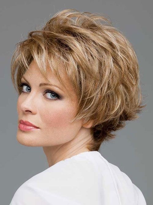 Short layered hairstyle for women