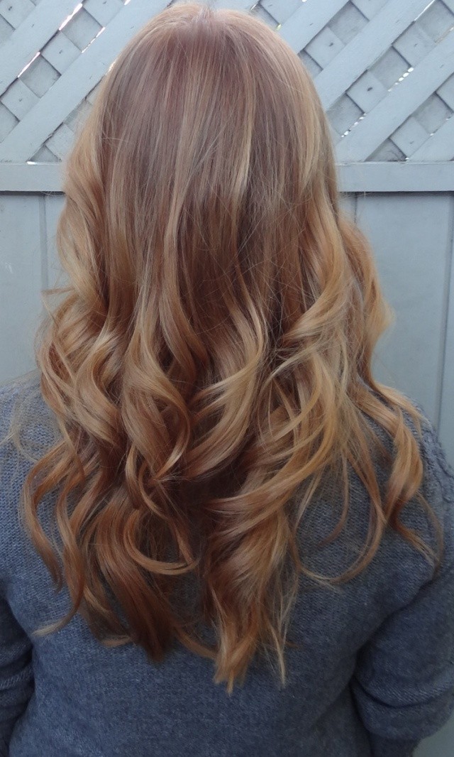 Long wavy hairstyle for blonde hair