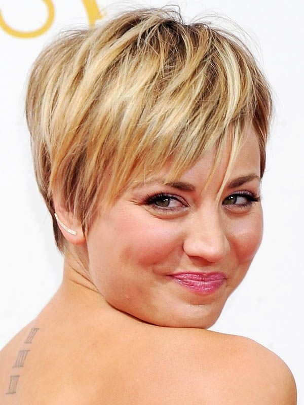 Cool short hairstyle for a round face