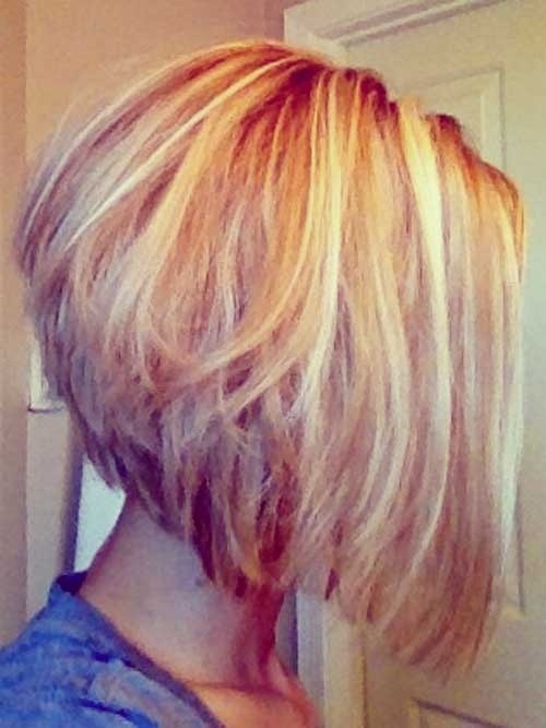 Short bob hairstyle with blonde highlights