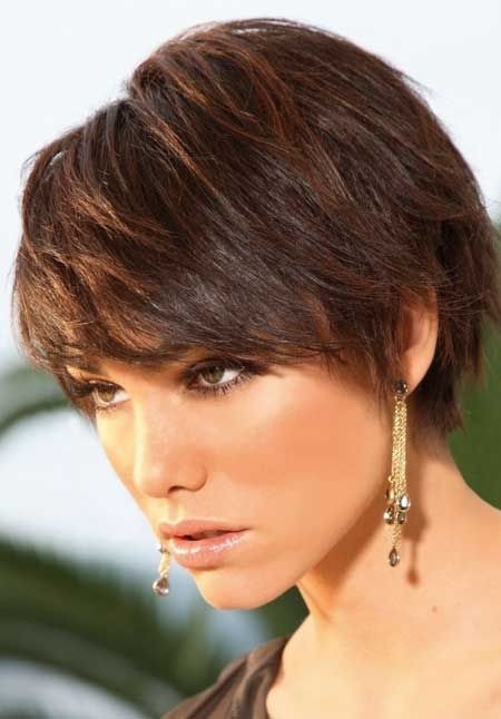 Short straight hairstyle for thick hair