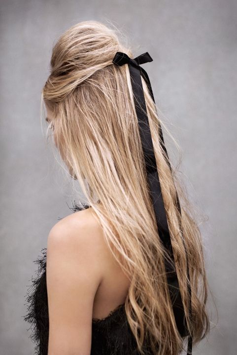 Airy hair with a black band