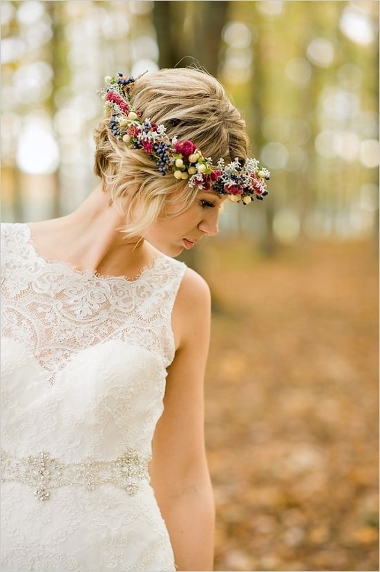 Floral crown short hairstyle for the wedding