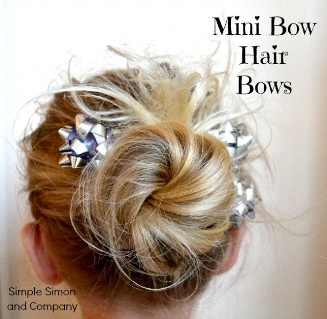 Mini hair bow with accessories