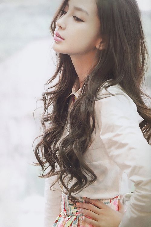 Glamorous long wavy hair for Asian hairstyles