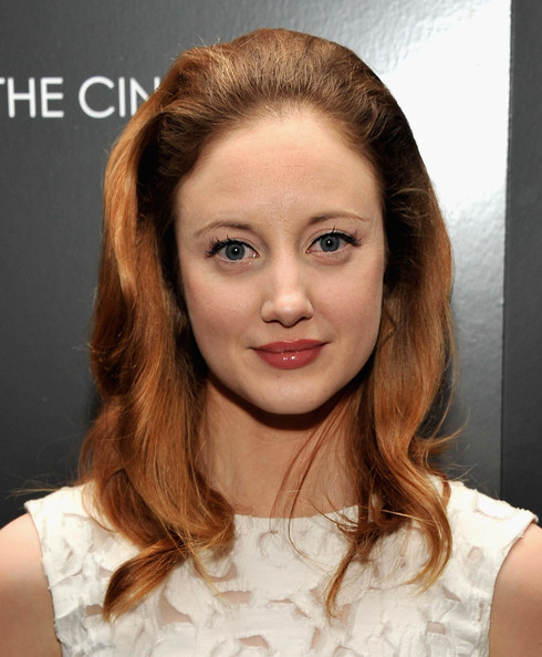 Andrea Riseborough teased her hair