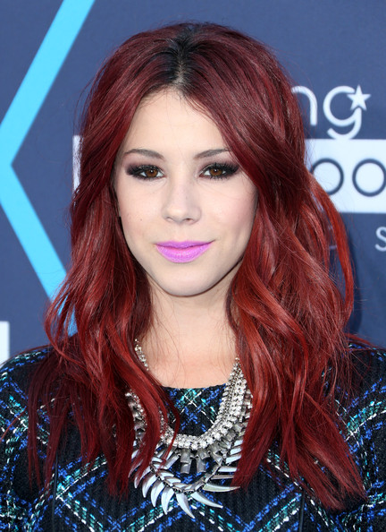 Jillian Rose Reed Wavy hairstyle and pink lips