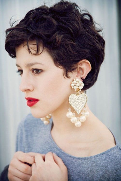 Short curly hairstyle for thick hair