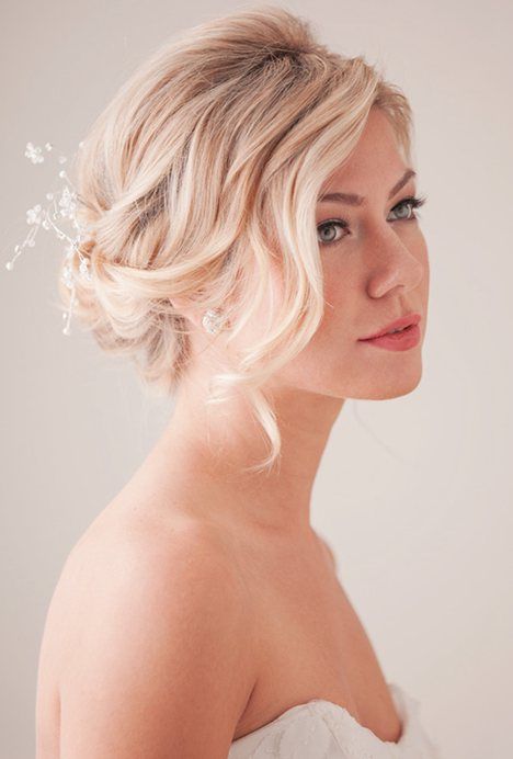 Stunning bridesmaid hairstyle for medium hair