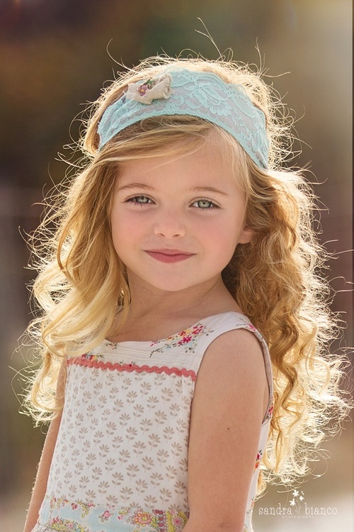 Pretty curly hairstyle for little girls