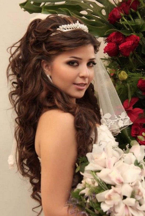 Pretty wedding hairstyle for long hair