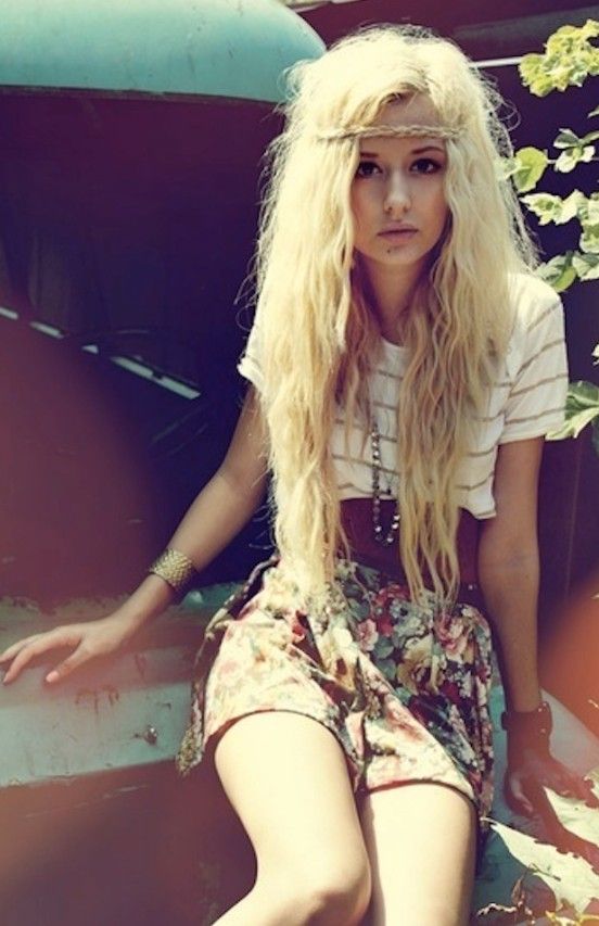 Bohemian hairstyle for long blonde hair