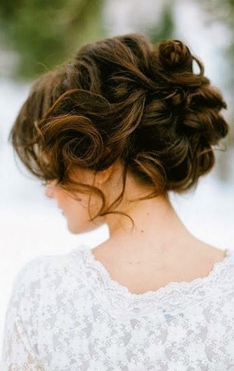 Gorgeous wedding hairstyle for medium hair