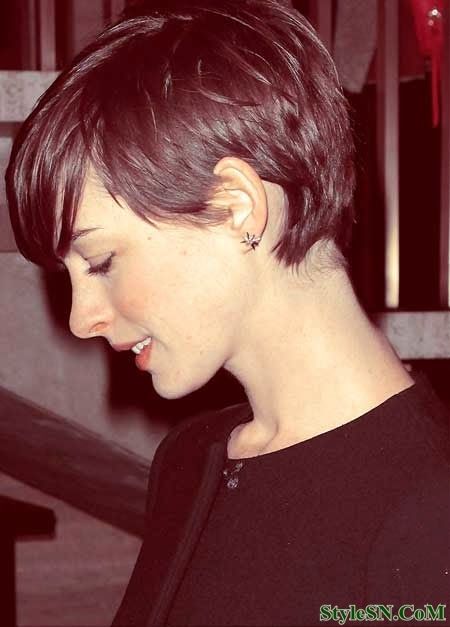 Short pixie hairstyle with long side bangs