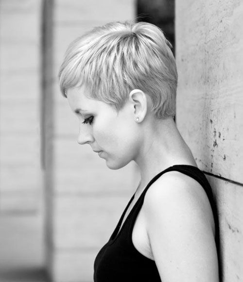 Cool short pixie hairstyle for blonde hair