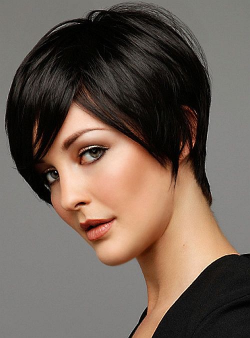 Short straight hairstyle for long faces