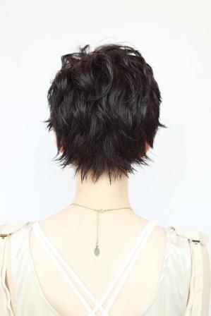 Short shaggy hairstyle for black hair