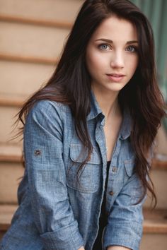 Long wavy brunette hairstyle for school girls