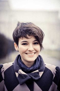 Nice short hairstyle for thick hair