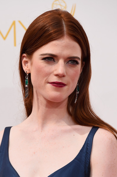 Rose Leslie Mid-section long straight cut with dark red lips