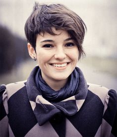 Cool short hairstyle for a round face