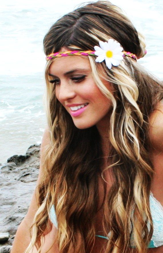 Pretty beach hairstyle with a flower headband