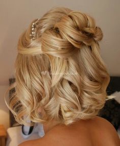 Short curly blonde bob for wedding hairstyles