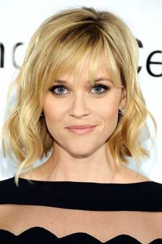 Short wavy hairstyle for blonde hair