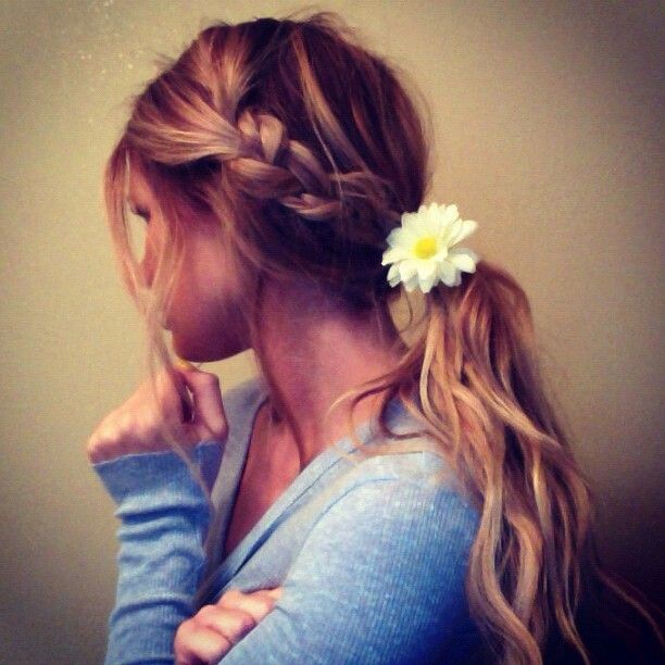 Braided ponytail with a flower "width =" 458 "srcset =" https://fashiontuner.com/wp-content/uploads/2020/02/1582841591_868_How-to-Use-Flowers-to-Spice-up-Your-Hairstyles.jpg 612w, http: / /www.fashiontuner.com/wp-content/uploads/2014/08/Braided-Ponytail-with-a-Flower-200x200.jpg 200w, https://www.fashiontuner.com/wp-content/uploads/2014/ 08 / Braided ponytail with a flower 120x120.jpg 120w "sizes =" (maximum width: 612px) 100vw, 612px