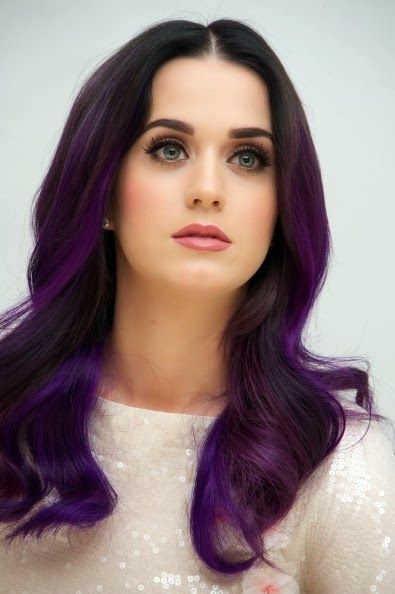 Middle Part Long Wavy Hair - Katy Perry Hairstyles