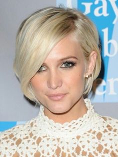 Glamorous short hairstyle with bangs for blonde hair