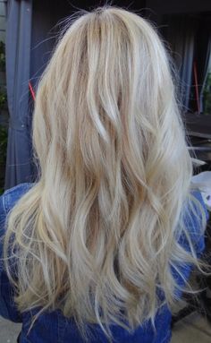 Long blonde wavy hairstyle