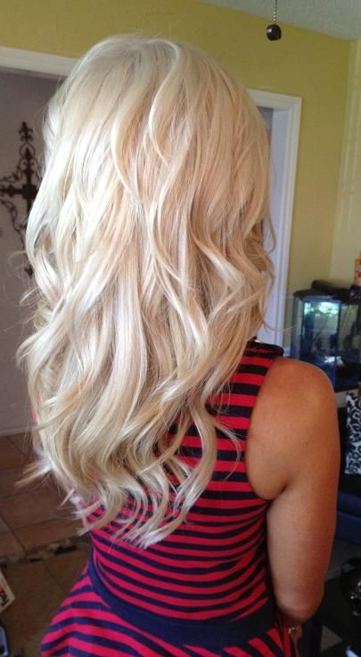 Long blonde wavy hairstyle