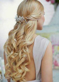 Gorgeous prom hairstyle for long blonde hair