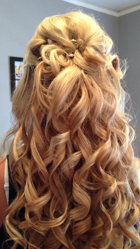 Glamorous prom hairstyle for curly hair