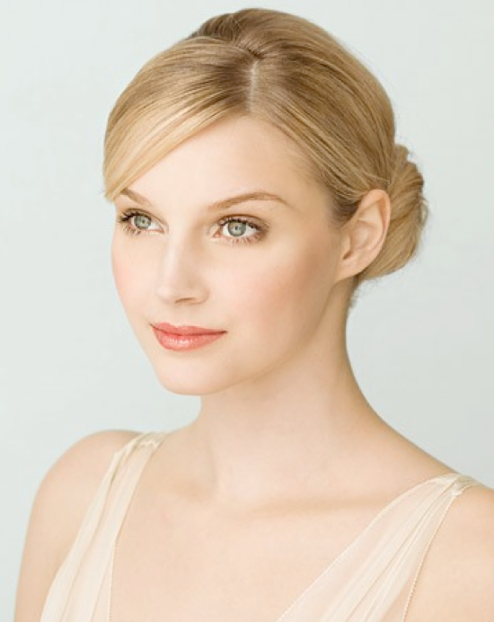 Graceful wedding makeup and hairstyle idea