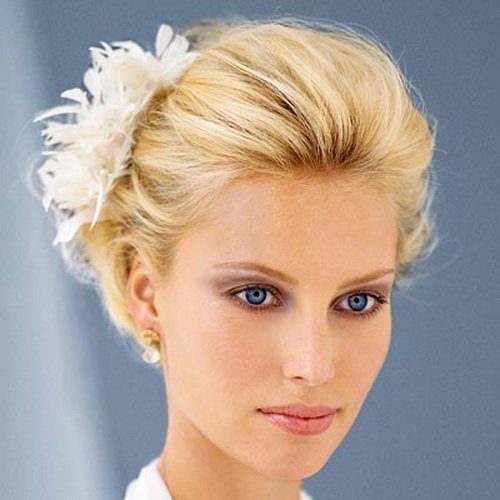 Sophisticated hairstyle for the wedding