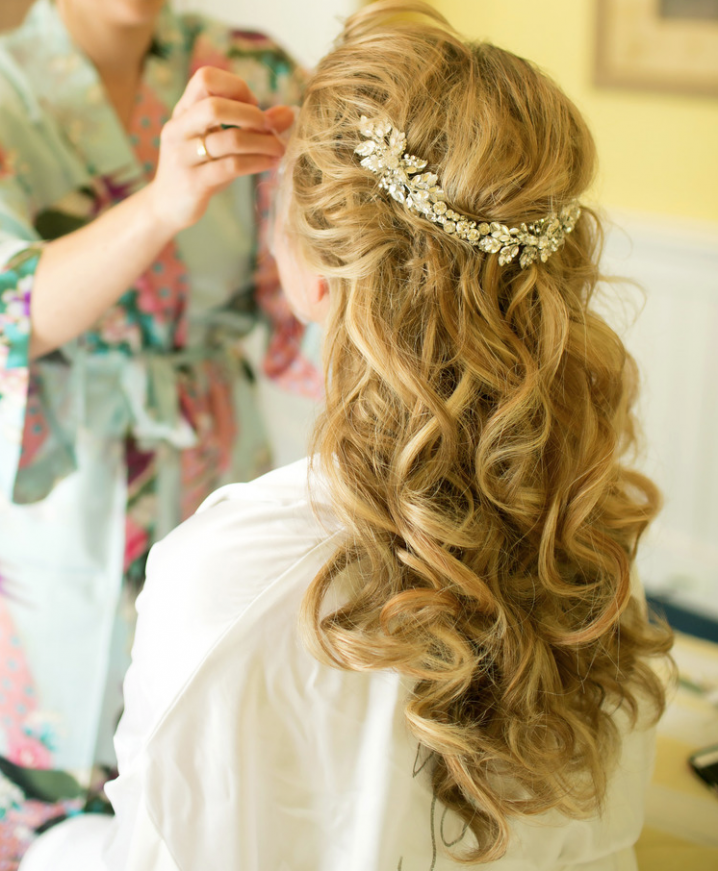 Romantic bride curly hairstyle