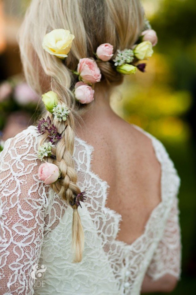 Pretty wedding hairstyle with flower